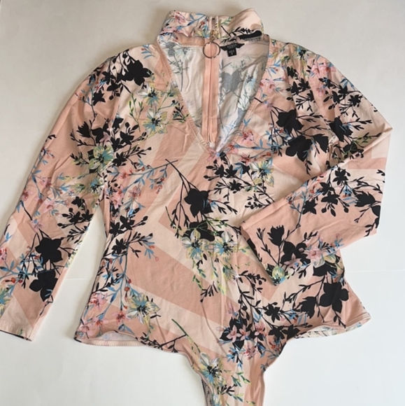 GUESS Irene Pink Floral Three Quarter Sleeve Choker Bodysuit - Picture 4 of 4